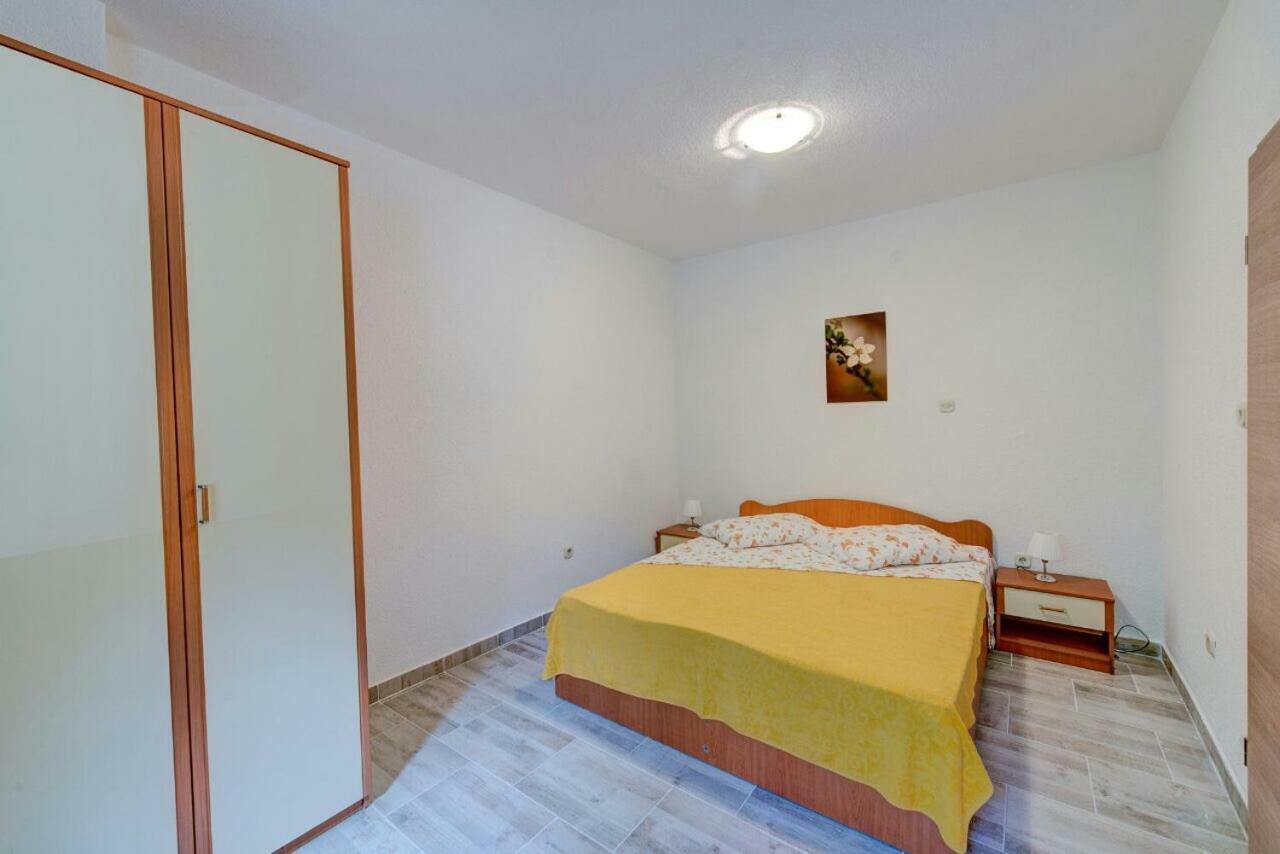 Apartments Savar - Ilo Brbinj Eksteriør billede