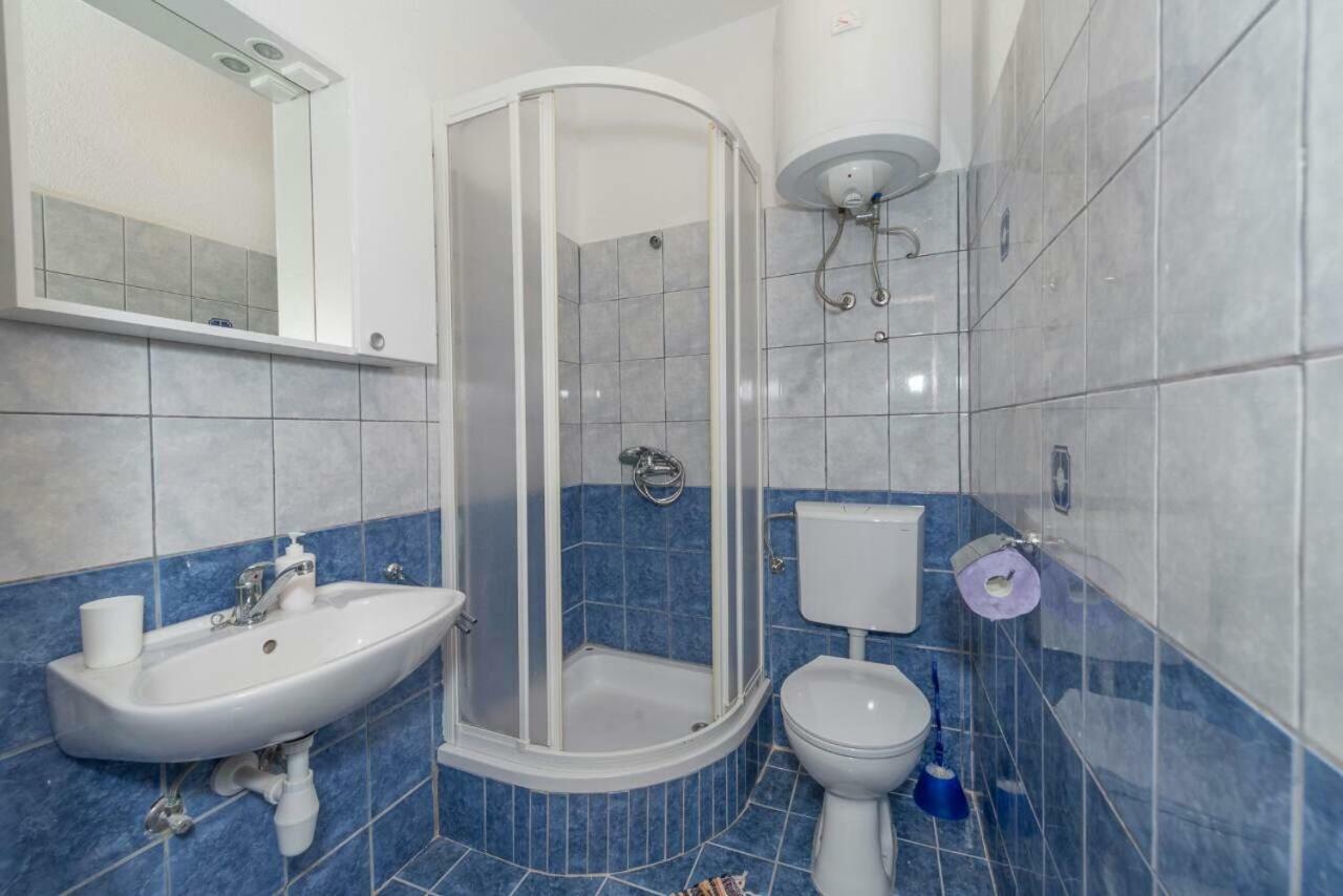 Apartments Savar - Ilo Brbinj Eksteriør billede